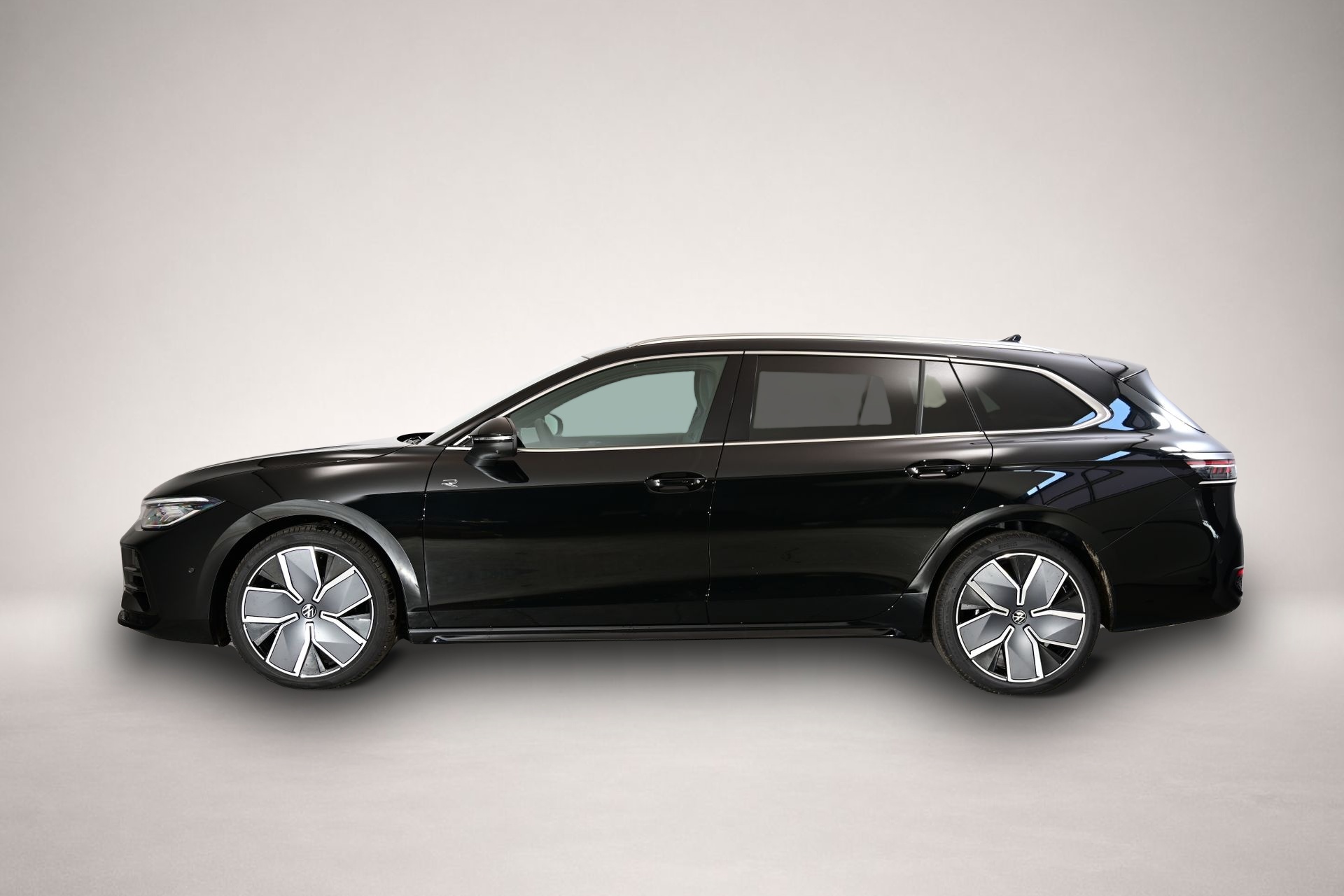 Volkswagen Passat Passat Volkswagen Variant R-Line 2.0 TSI 195 kW - Thumbnail 2