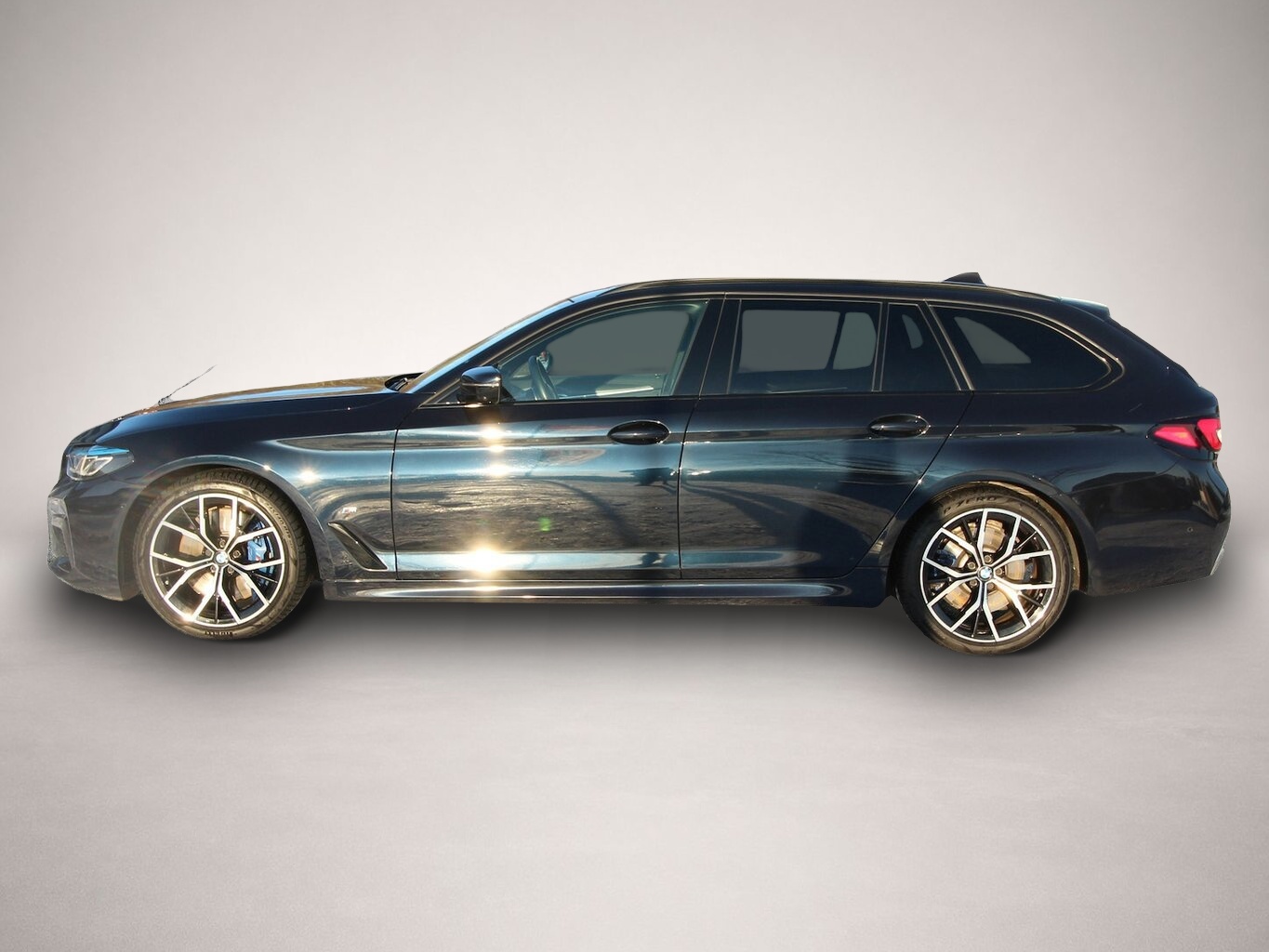 BMW 530 530d Touring xDrive M Sport AHK+PANO+HEAD-UP... - Thumbnail 4