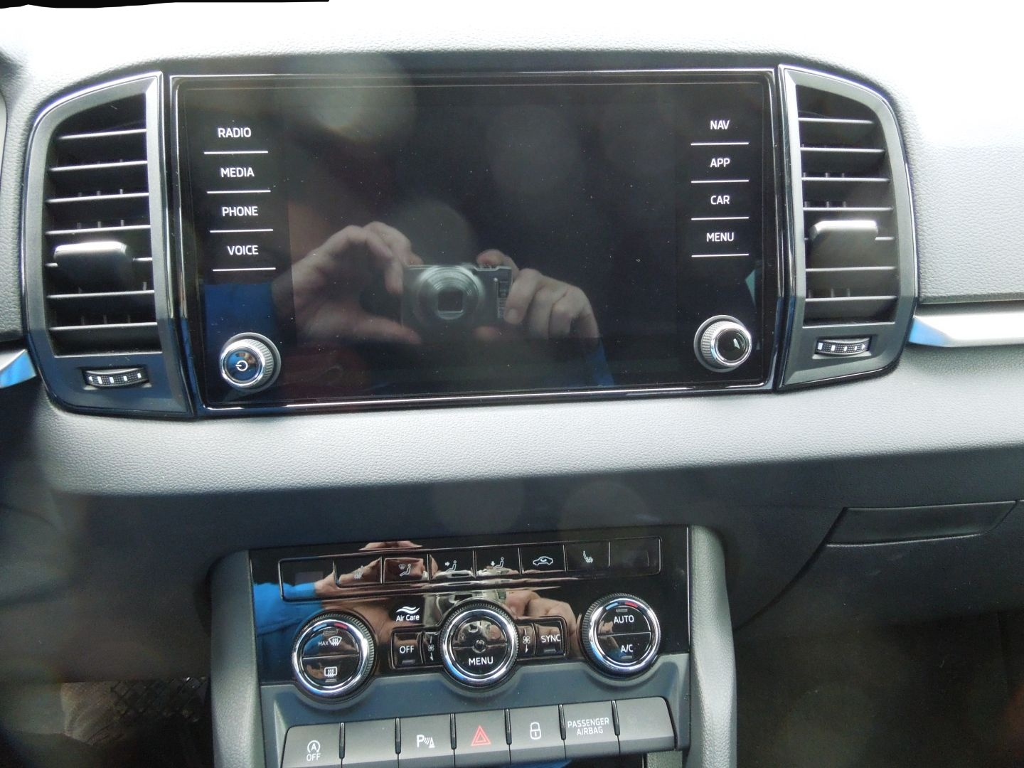 Skoda Karoq Karoq 1.5TSI DSG Selection/LED/AHK/Navi/Sitzheiz - Thumbnail 2