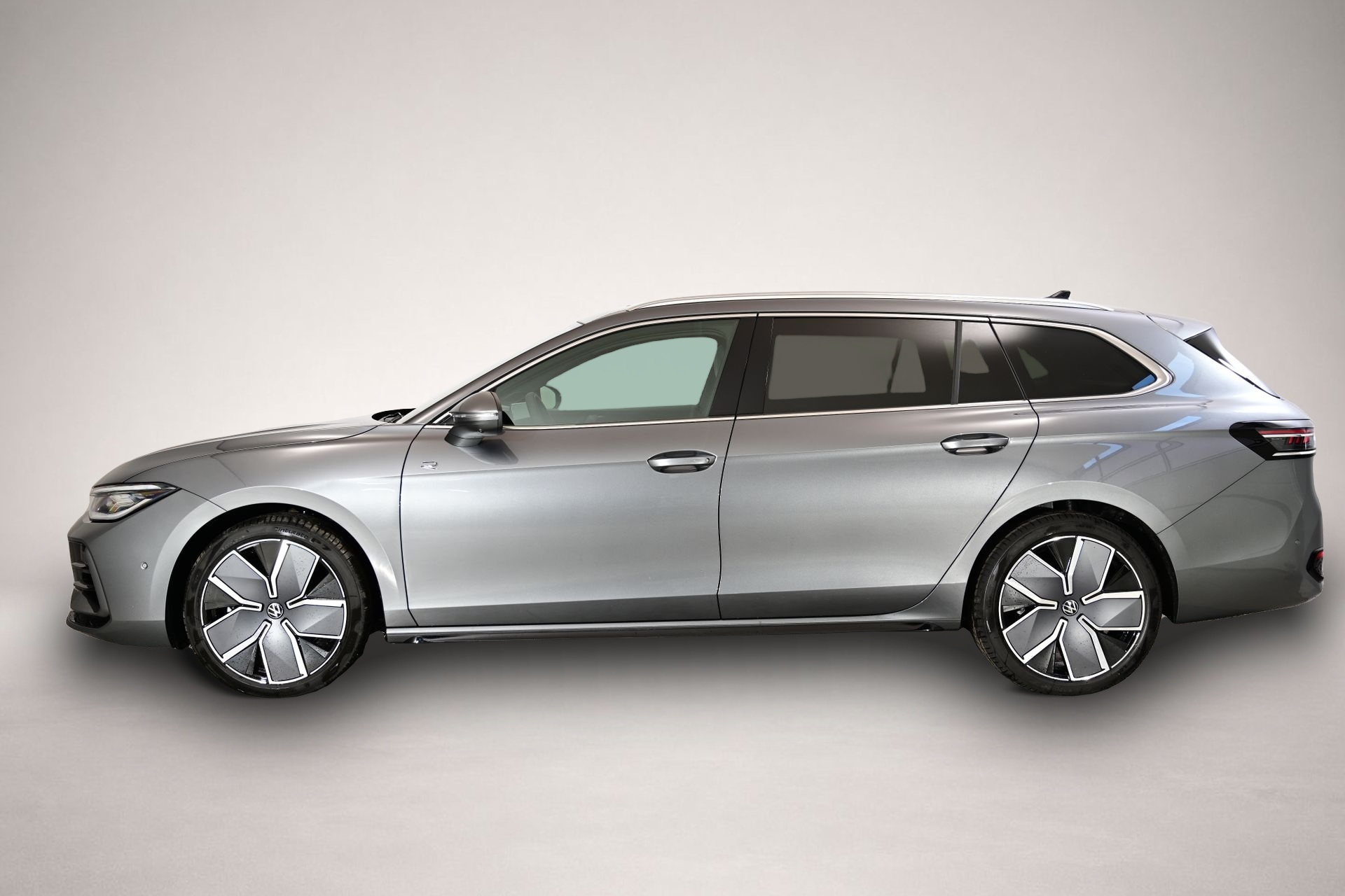 Volkswagen Passat Passat Volkswagen Variant R-Line 2.0 TSI 195 kW - Thumbnail 2