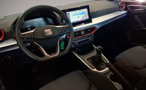 Seat Arona Arona 1.0 TSI AB198EUR FR AHK NAVI DAB SHZ PDC - Thumbnail 4