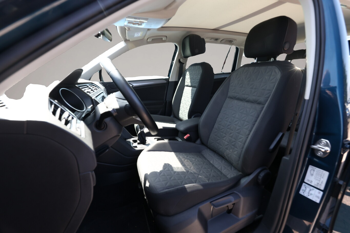 Volkswagen Tiguan Tiguan 1.5 TSI 150 Life Pano AHK ParkAs AppC SHZ - Thumbnail 5