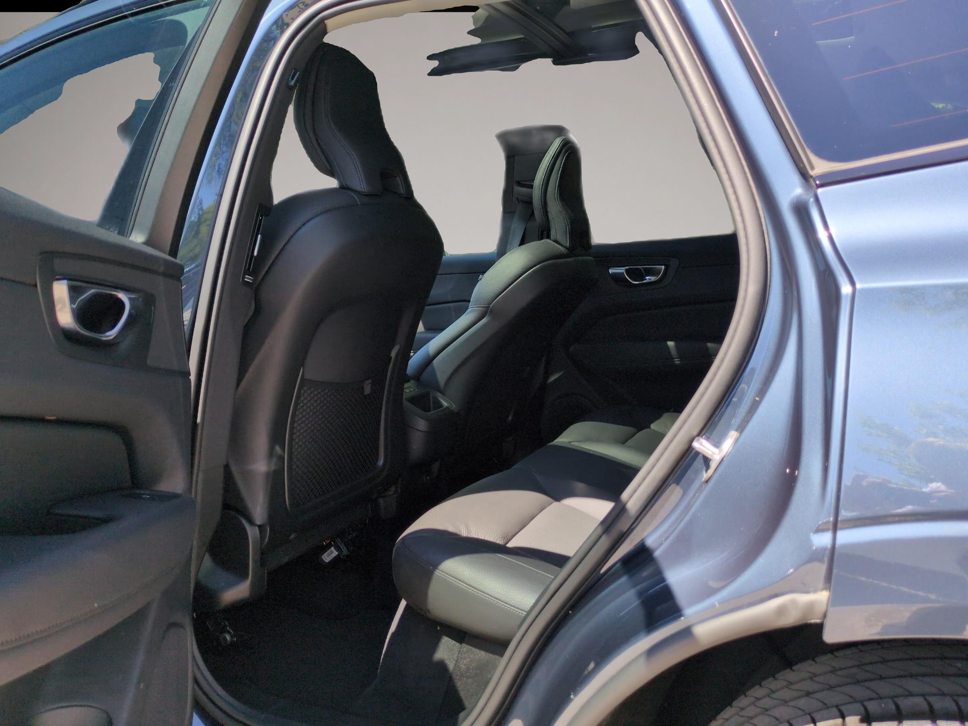 Volvo XC60 XC60 B5 (Benzin) Plus Dark AWD Automatik Bluetoo - Thumbnail 6