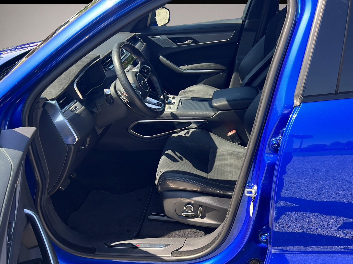 Jaguar F-Pace F-Pace P550 AWD SVR - Thumbnail 8